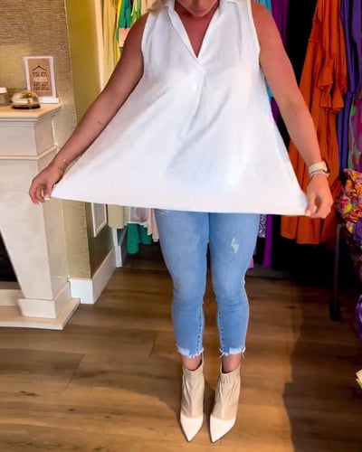Anabella – Sleeveless Top with Ruffles and Lapels