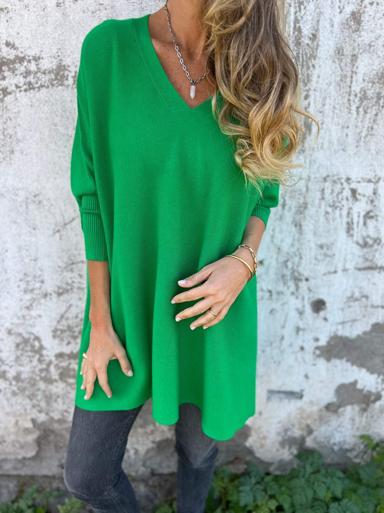 BESSY | COMFORTABLE JUMPER WITH V-NECK AND LONG SLEEVES