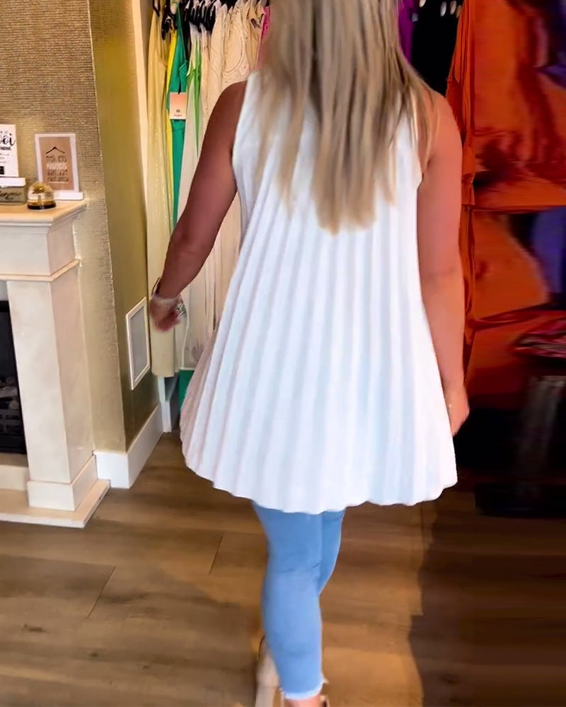 Anabella – Sleeveless Top with Ruffles and Lapels